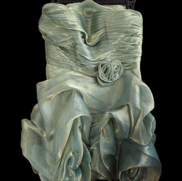 Dress - Picture 1 of 1